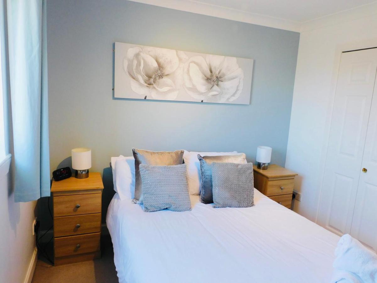 Beautiful 3 Bedroom Apt, Mins From Glasgow Airport, M8 & Sec Paisley Exteriör bild