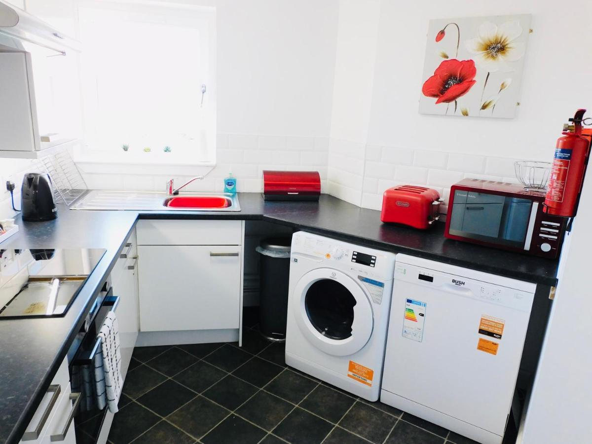 Beautiful 3 Bedroom Apt, Mins From Glasgow Airport, M8 & Sec Paisley Exteriör bild