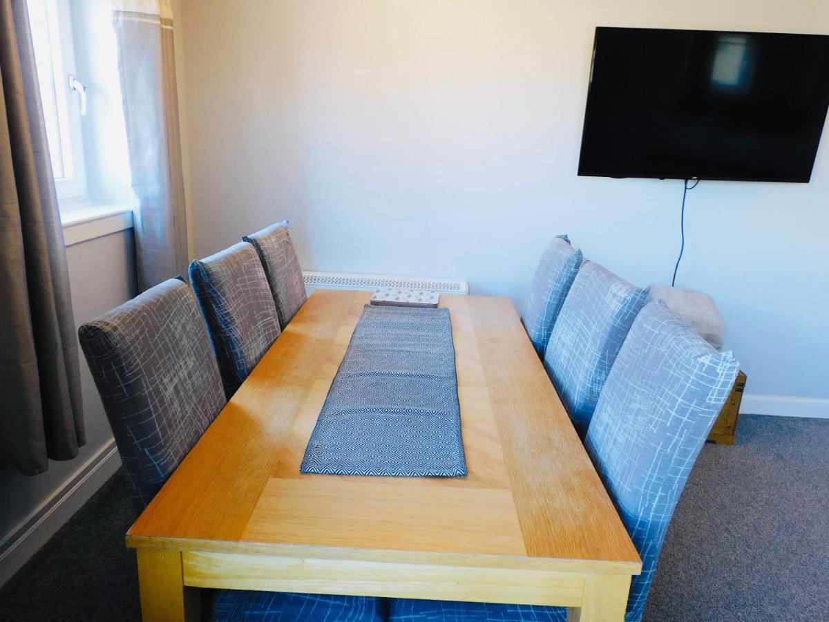Beautiful 3 Bedroom Apt, Mins From Glasgow Airport, M8 & Sec Paisley Exteriör bild
