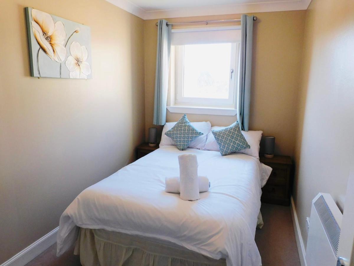 Beautiful 3 Bedroom Apt, Mins From Glasgow Airport, M8 & Sec Paisley Exteriör bild