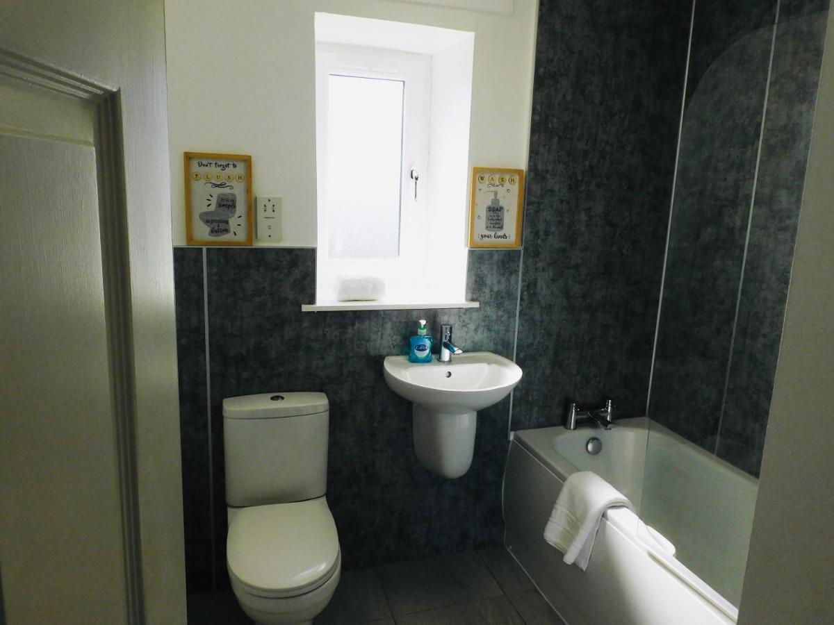 Beautiful 3 Bedroom Apt, Mins From Glasgow Airport, M8 & Sec Paisley Exteriör bild